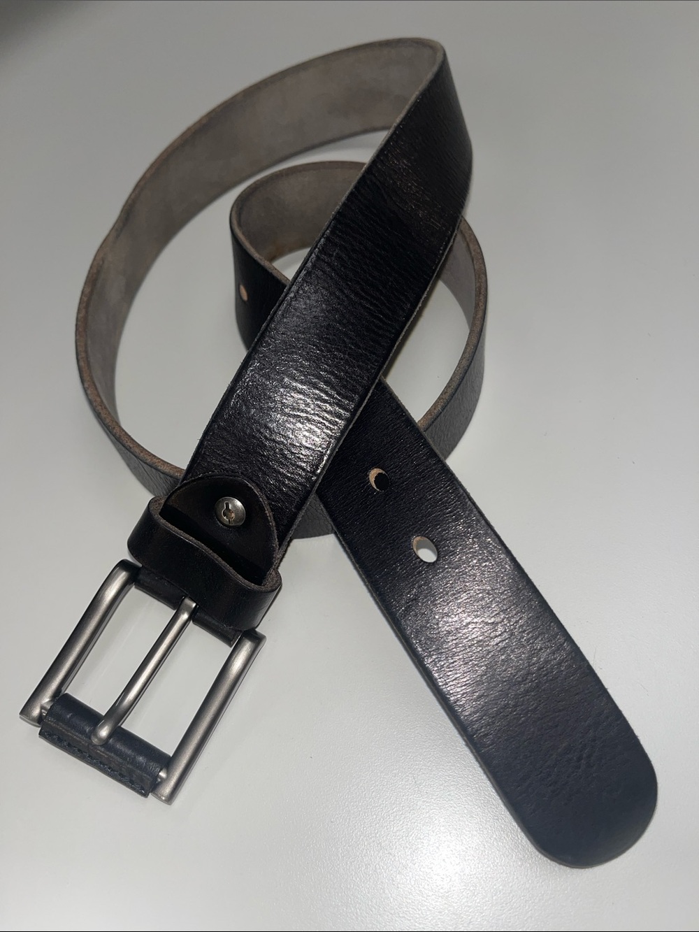 Source Unknown Black Leather Men's Belt with Silver Buckle